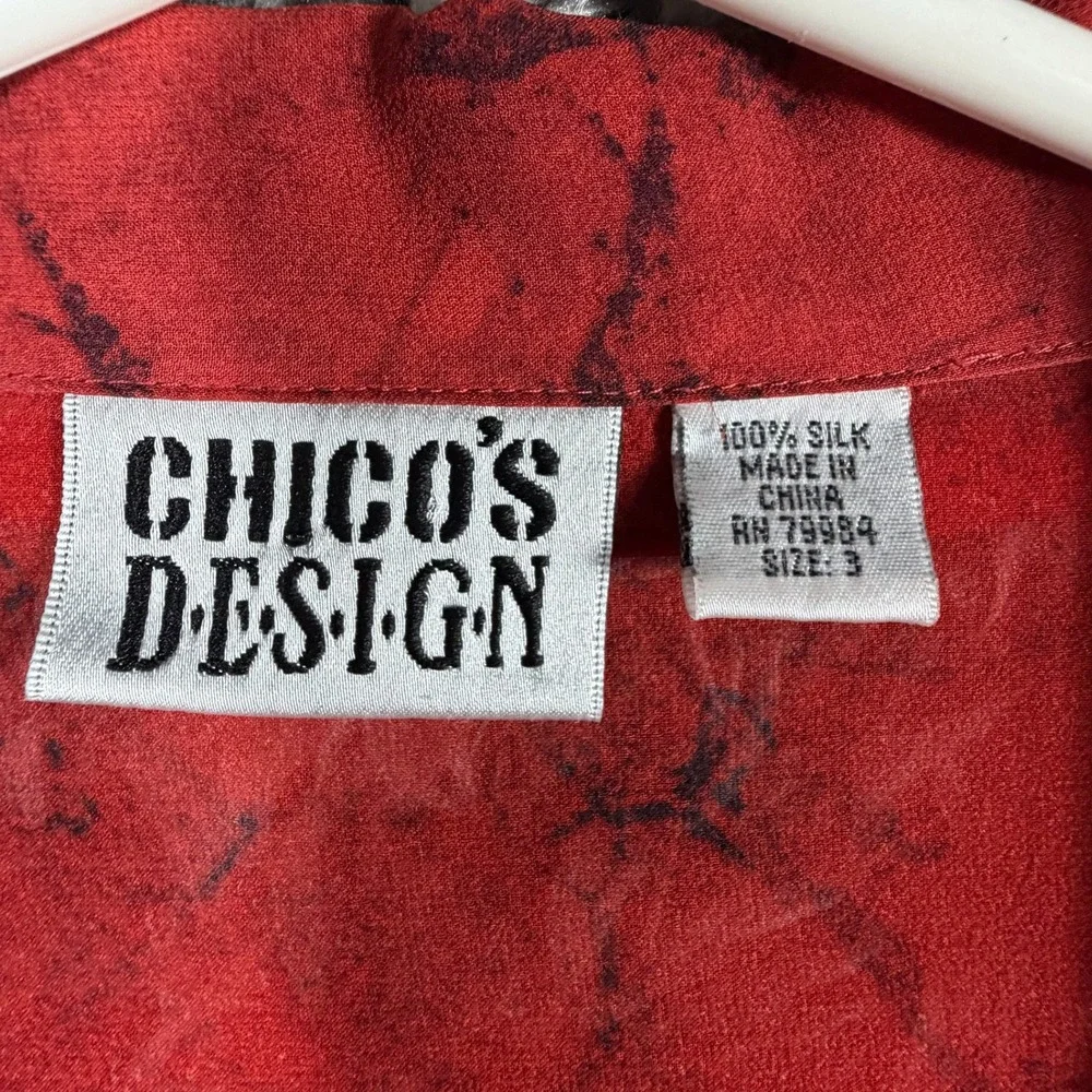 Chico's Design 100% Silk Red Artistic Girl Bird Graphic Button Down Shirt Size 3 - Picture 3 of 7